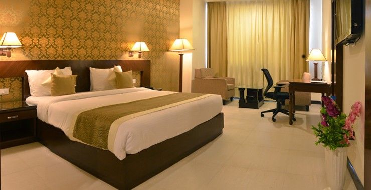 Hotel Devashish Deluxe room 2