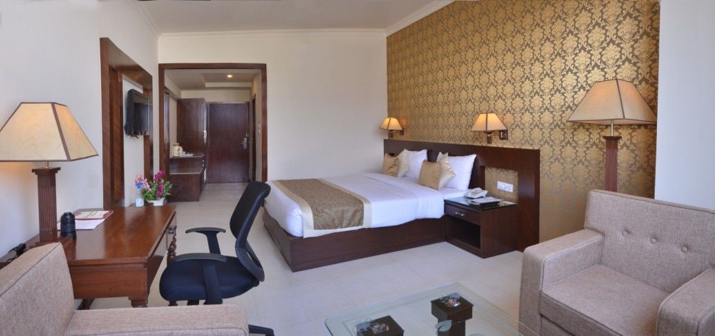 Hotel Devashish Deluxe room 3