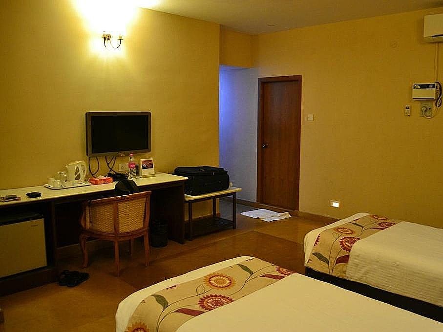 Hanu Reddy Residences Poes Garden Deluxe Room with Breakfast 2