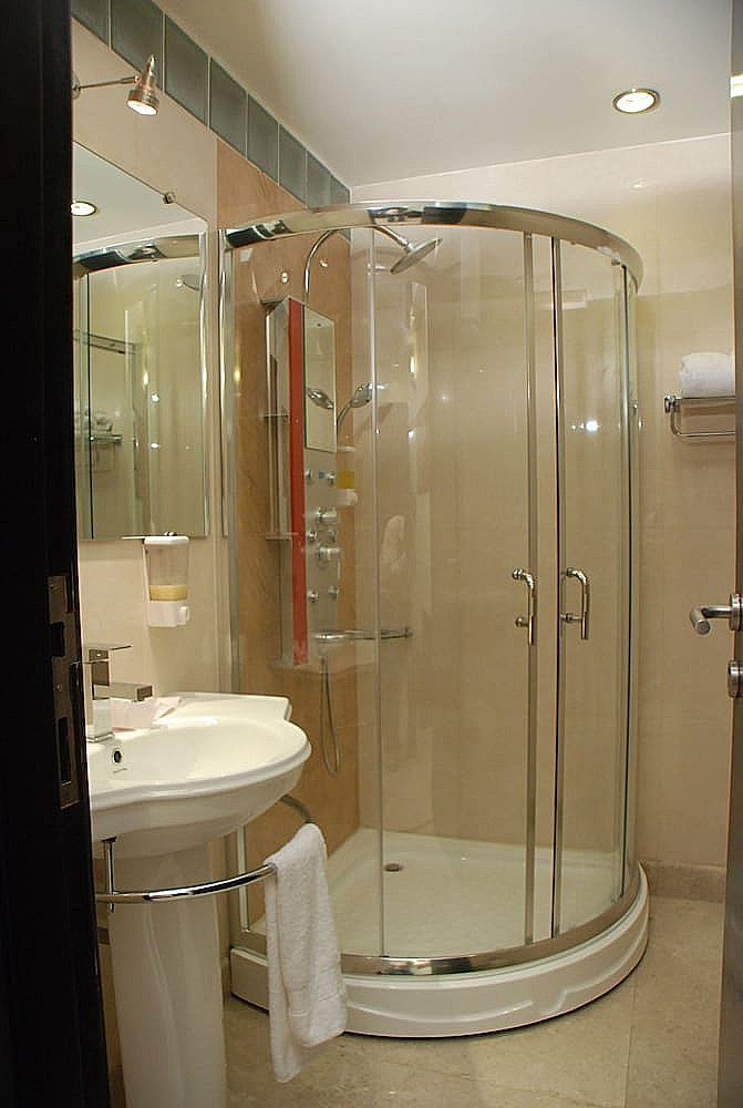 Hotel Meridian Plaza Deluxe Room 8