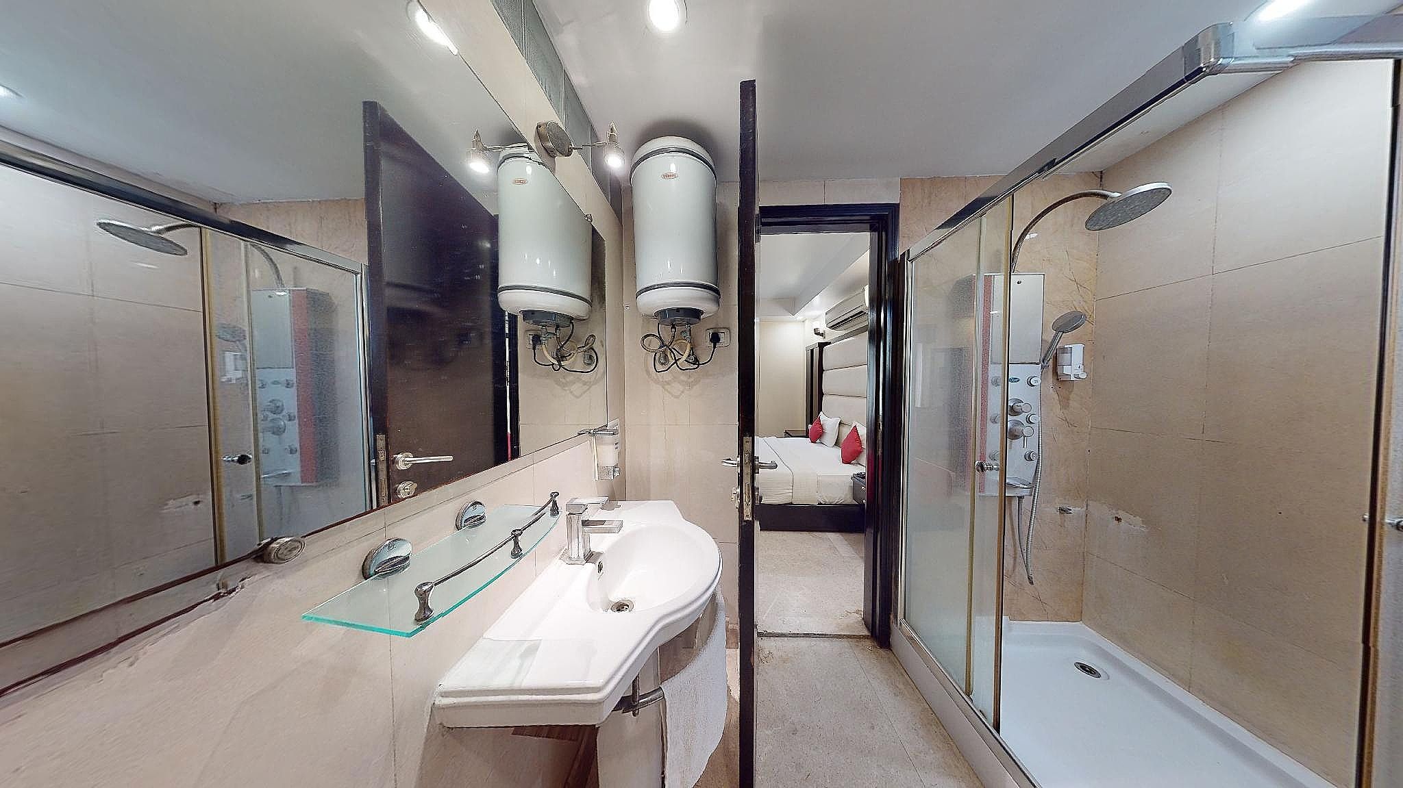 Hotel Meridian Plaza Deluxe Room 14