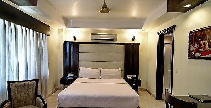 Hotel Meridian Plaza Deluxe Room 12