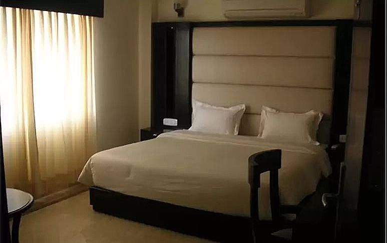 Hotel Meridian Plaza Deluxe Room 18