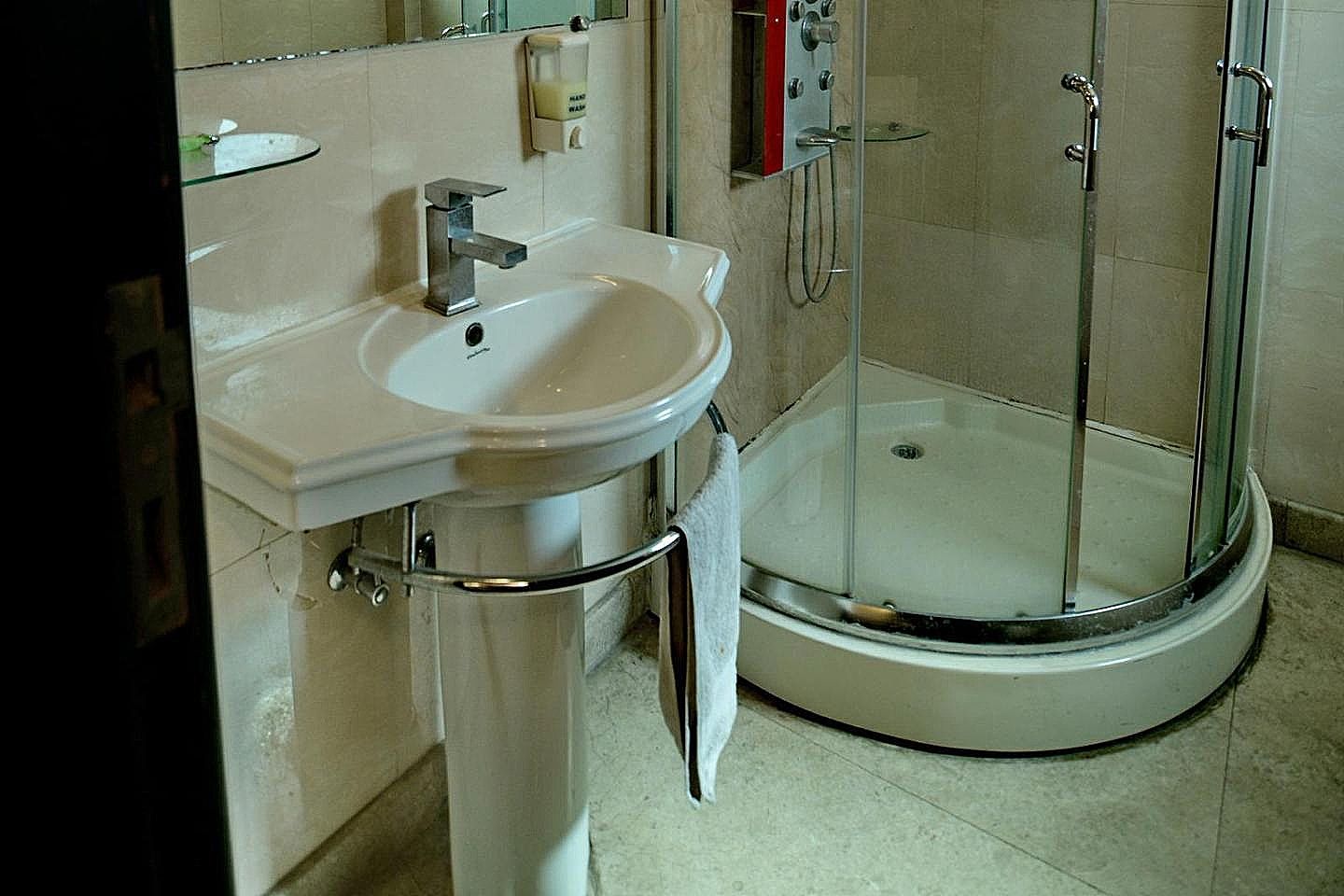 Hotel Meridian Plaza Deluxe Room 16