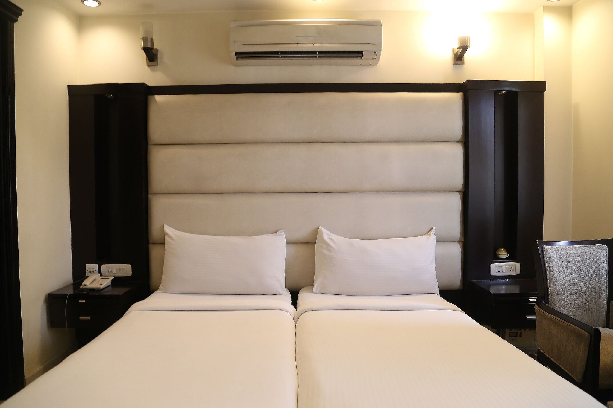 Hotel Meridian Plaza Deluxe Room 11