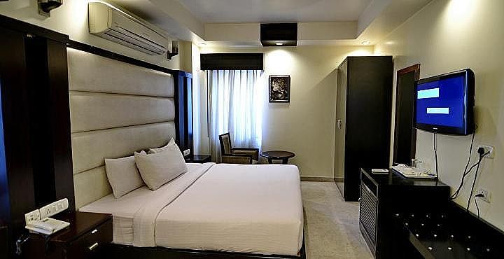 Hotel Meridian Plaza Deluxe Room 7