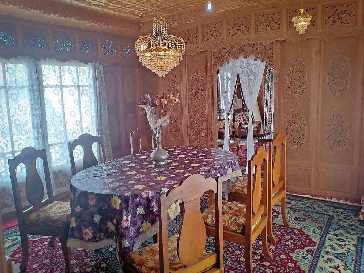 undefined Young Alzira Group of Houseboats 5