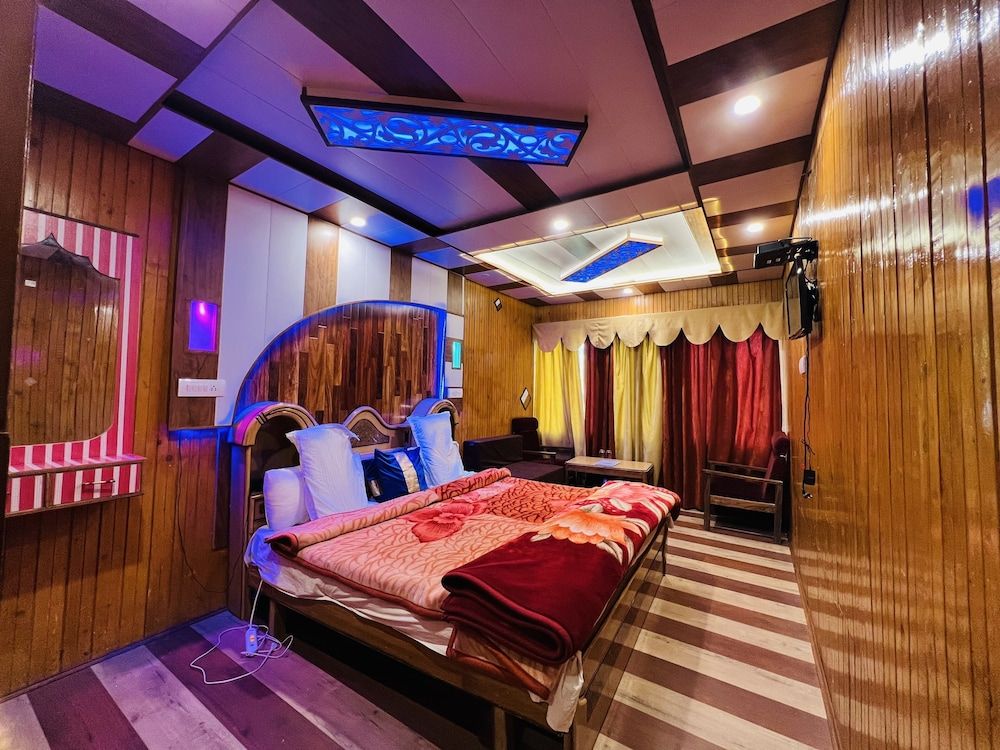 undefined Hotel Glacier Heights 3