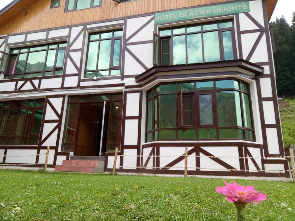 undefined Hotel Glacier Heights 8