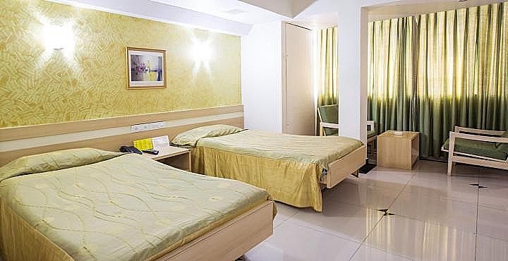 Hotel Diplomat Standard Room 2