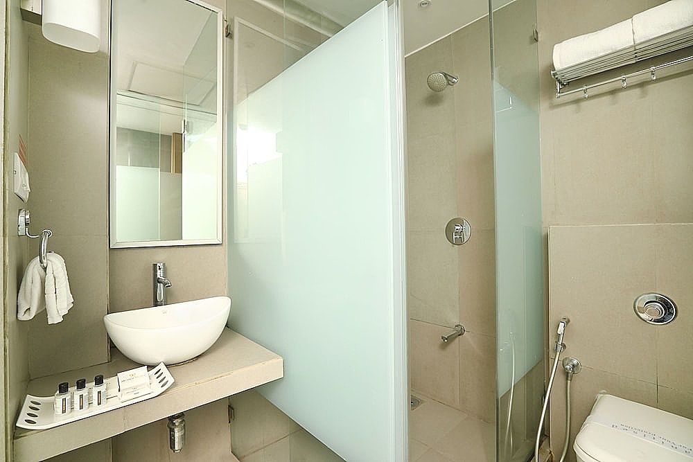 Mumbai Metro The Executive Hotel Deluxe Room 4