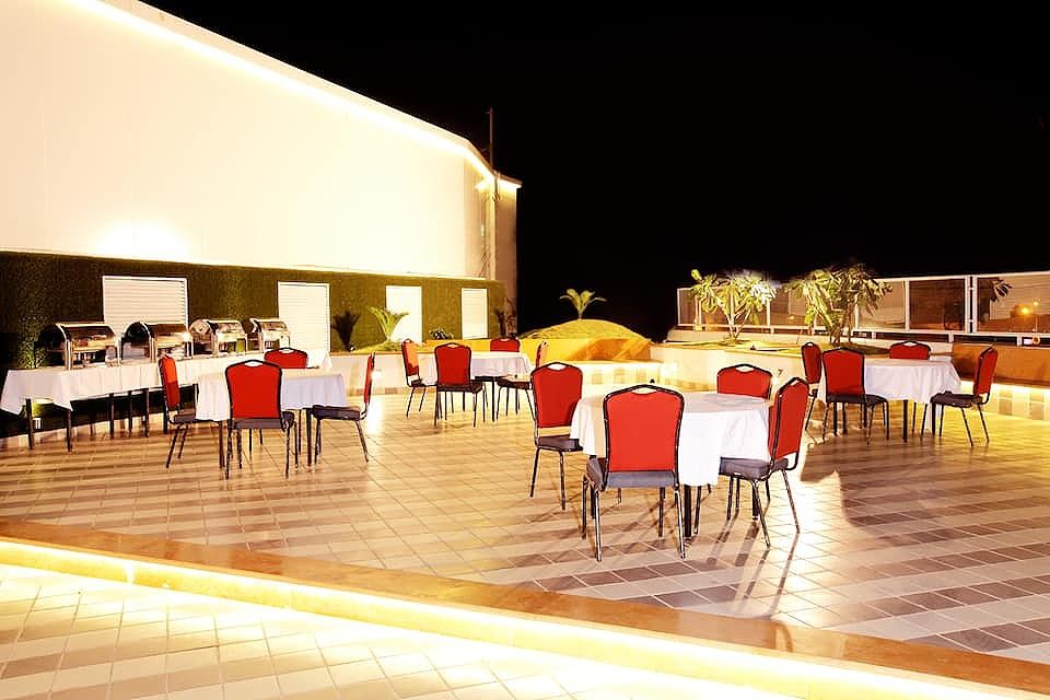 Food & Dining