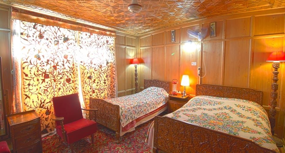 Houseboat New Golden Flower Double Deluxe Room 3