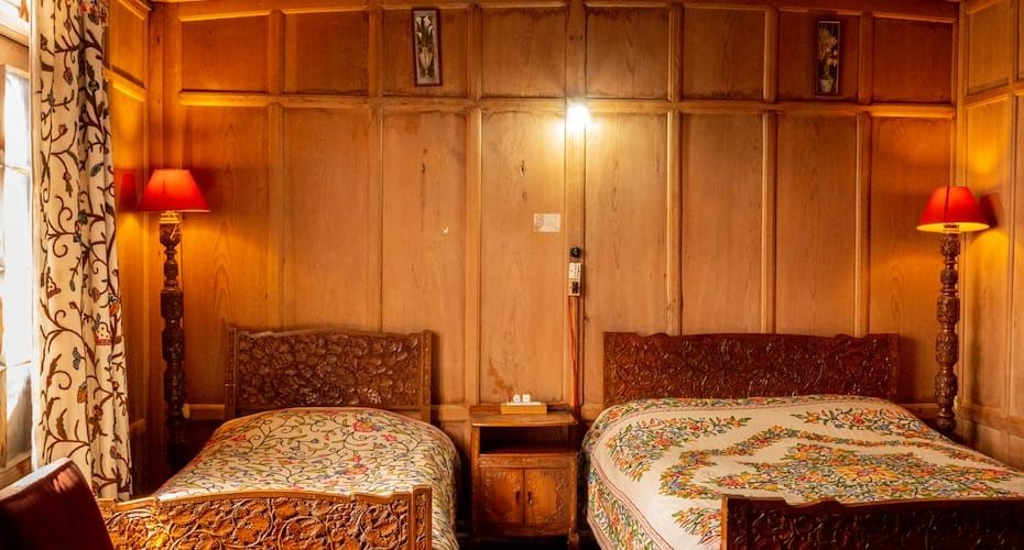 Houseboat New Golden Flower Double Deluxe Room 7