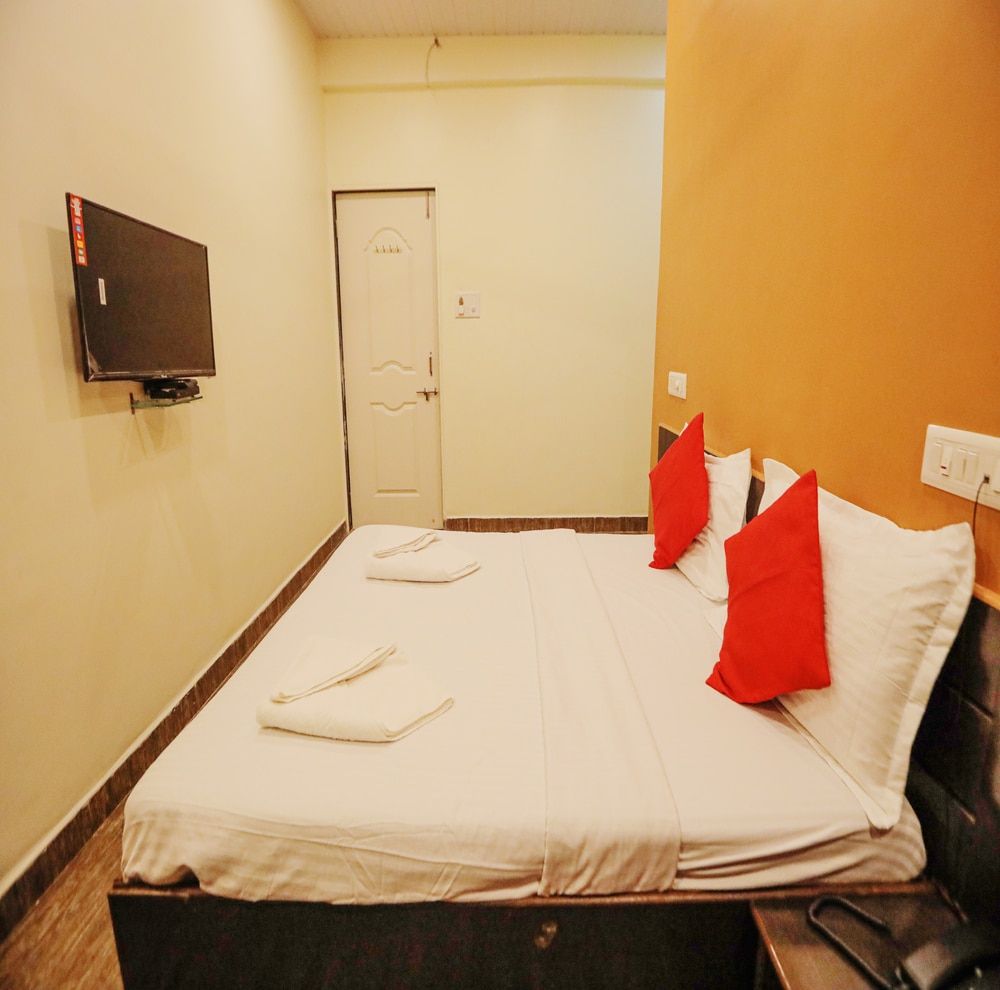 Hotel Sai Niwas Standard Non AC Room 2