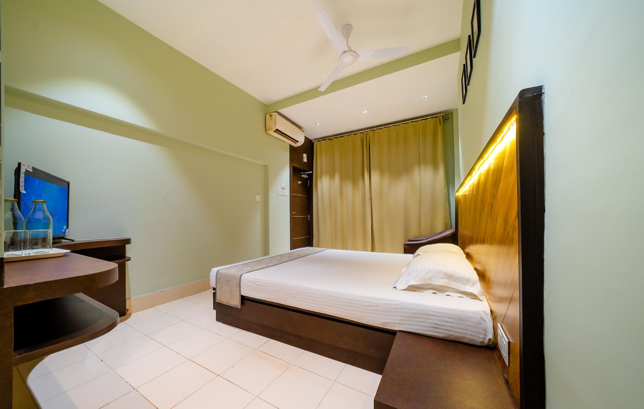 AC Super Deluxe Double Bed Room