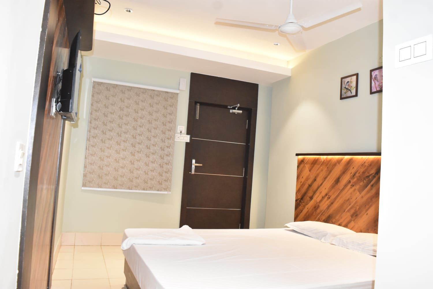 Non AC Deluxe Double Bed Room