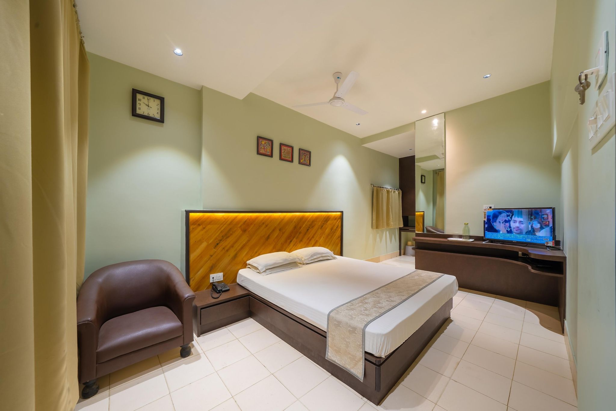 Non AC Deluxe Double Bed Room