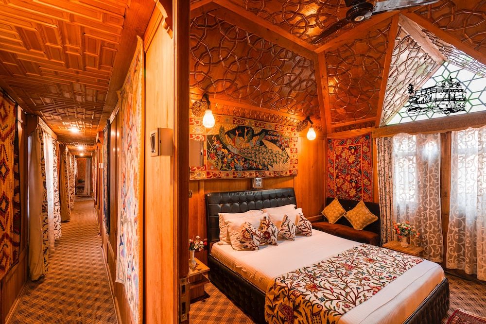 The Traditional Deluxe