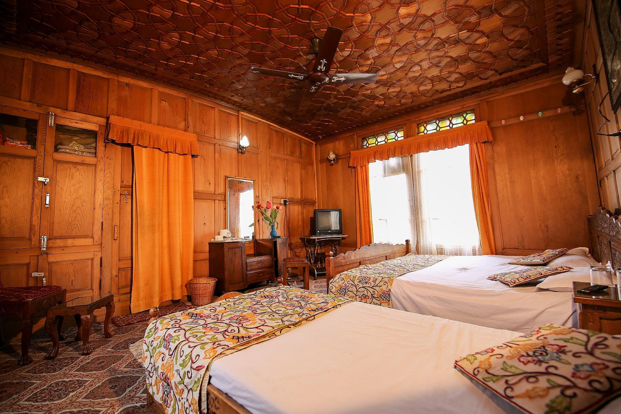 undefined Shelter Group of Houseboats 8