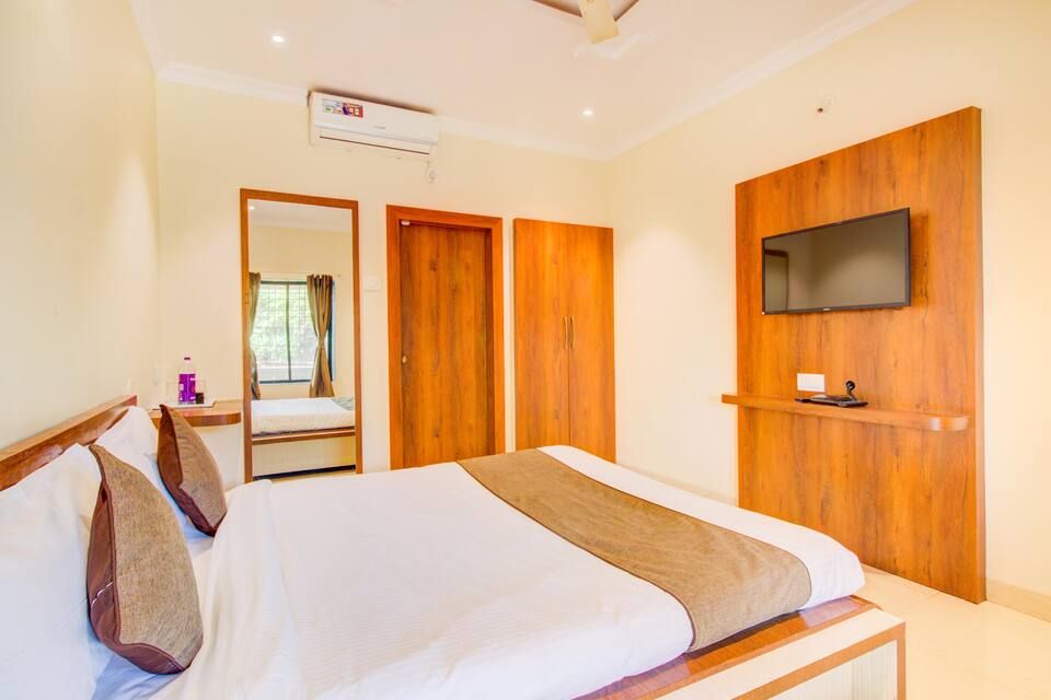 Hotel Hirkani Garden Super Deluxe Room 3