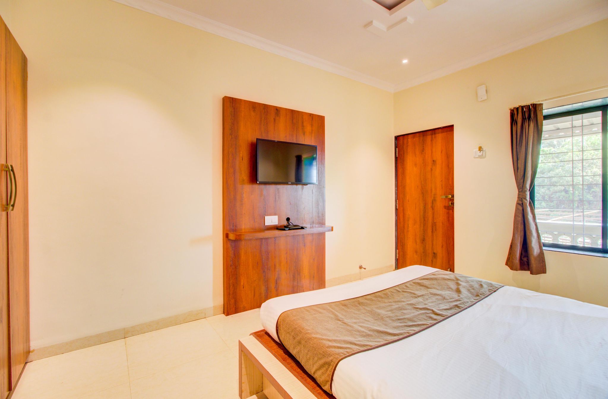 Hotel Hirkani Garden Super Deluxe Room