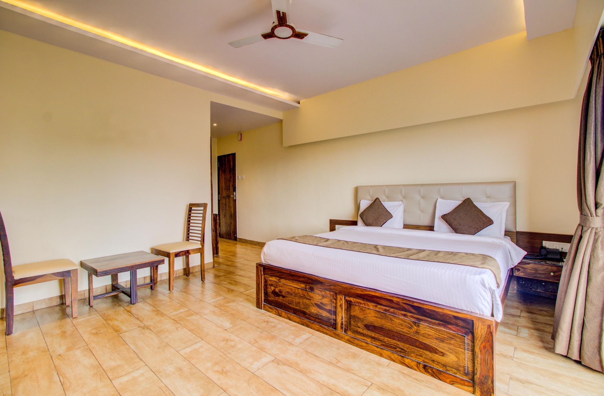 EXECUTIVE FAMILY AC ROOM