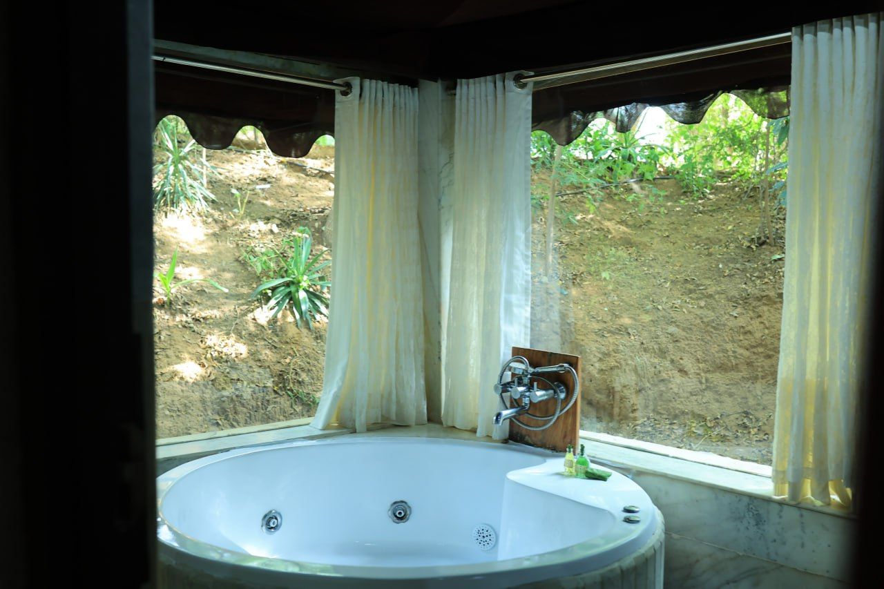 Luxury Tent with Jacuzzi