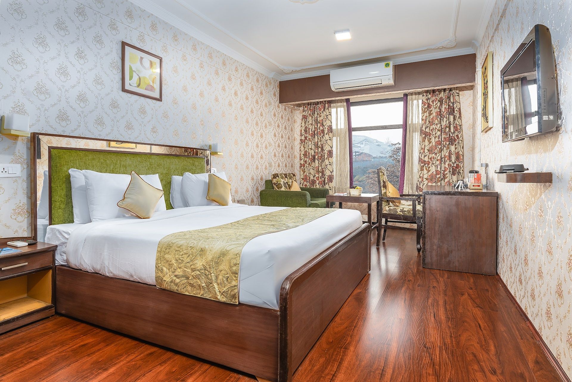 Batra Hotels & Residences Super Deluxe Room - Free WIFI 2