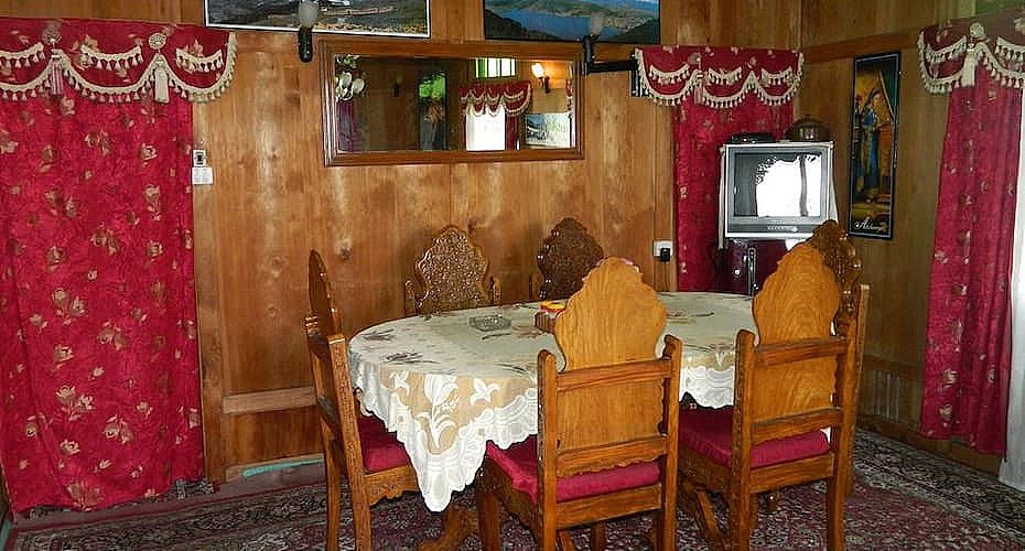 undefined Safina Houseboat 4