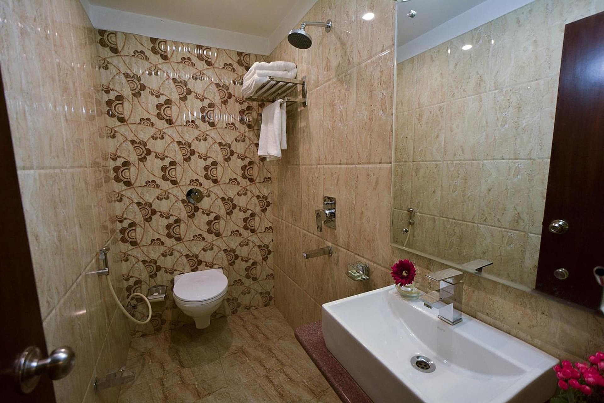 Hotel Central Residency Deluxe Room 6