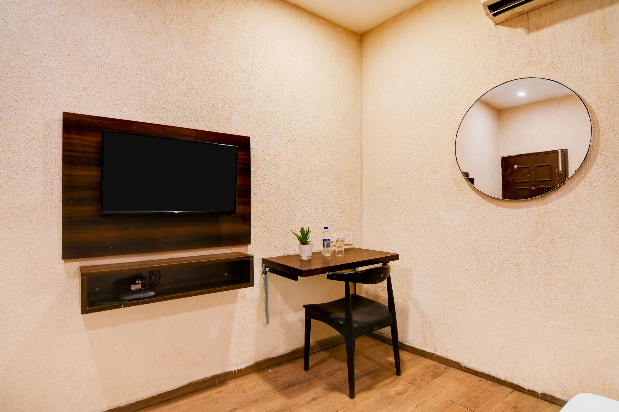 Super Townhouse Science City Formerly Hotel Mannat International Classic Room 17