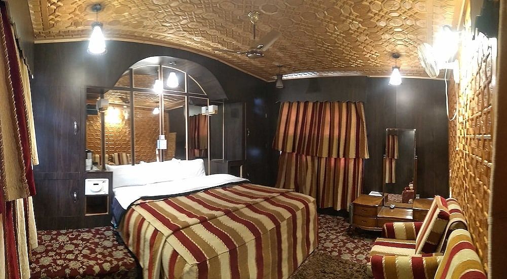 Zaffer Group Of Houseboats Superior Deluxe Room 2