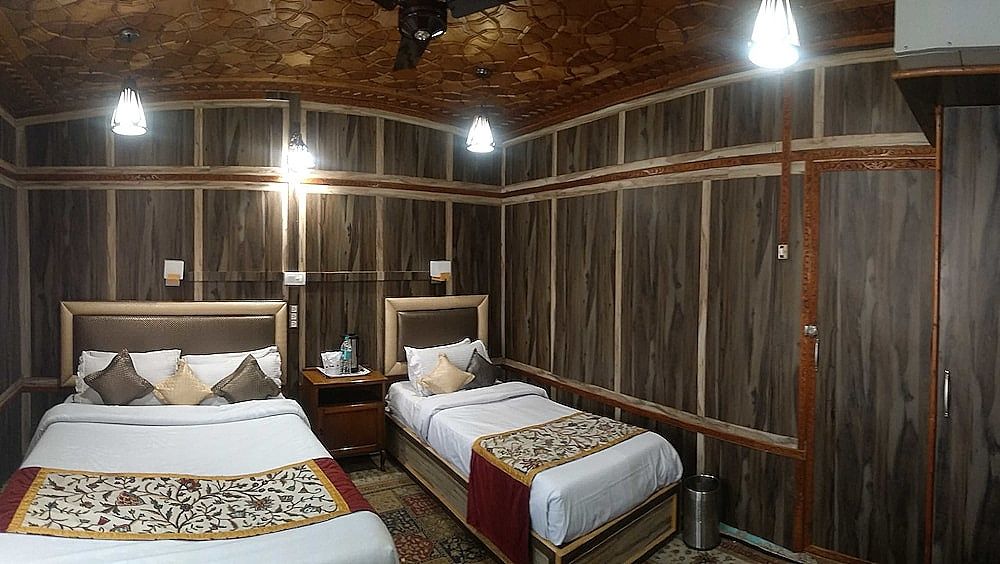 Zaffer Group Of Houseboats Superior Deluxe Room