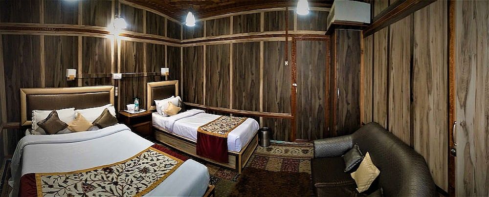 Zaffer Group Of Houseboats Superior Deluxe Room 4