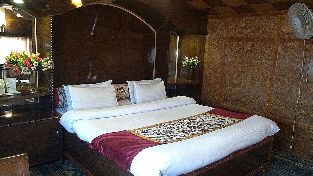 Zaffer Group Of Houseboats Superior Deluxe Room 5