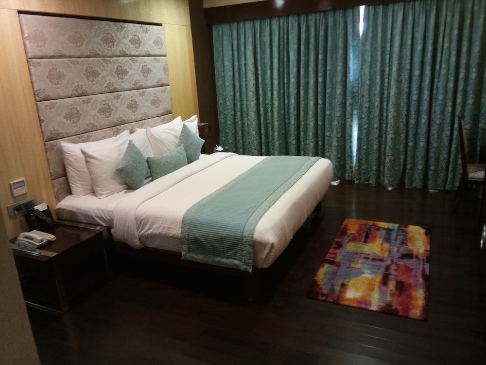 Fortune Select Grand Ridge - Member ITC Hotel Group Deluxe Room (Deluxe Room) 2