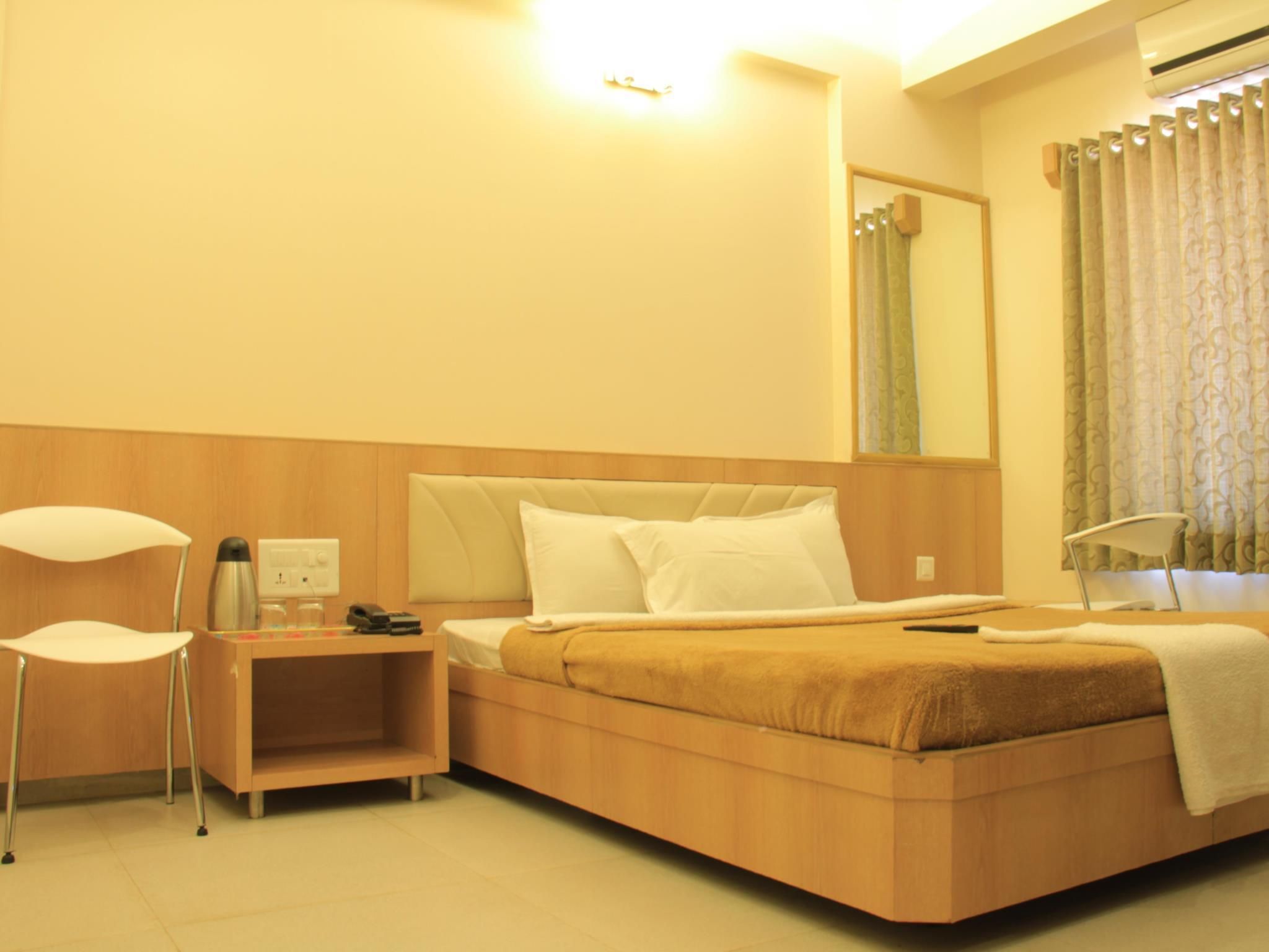 Hotel Sai Gurusthan Deluxe Double Bed Non AC 10