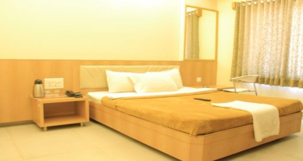 Hotel Sai Gurusthan Deluxe Double Bed Non AC 4