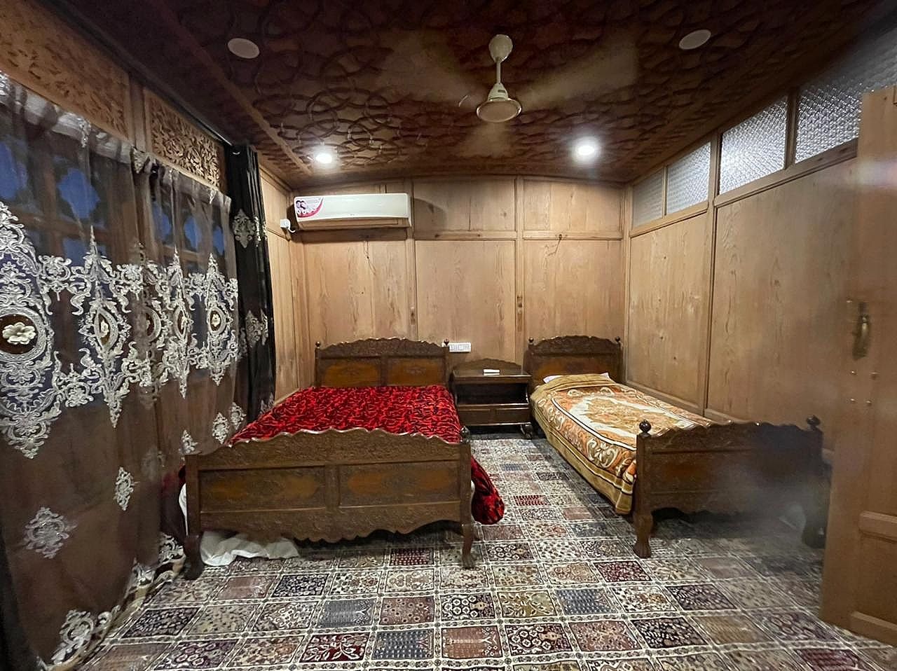 undefined Peace of Mind Houseboat 4