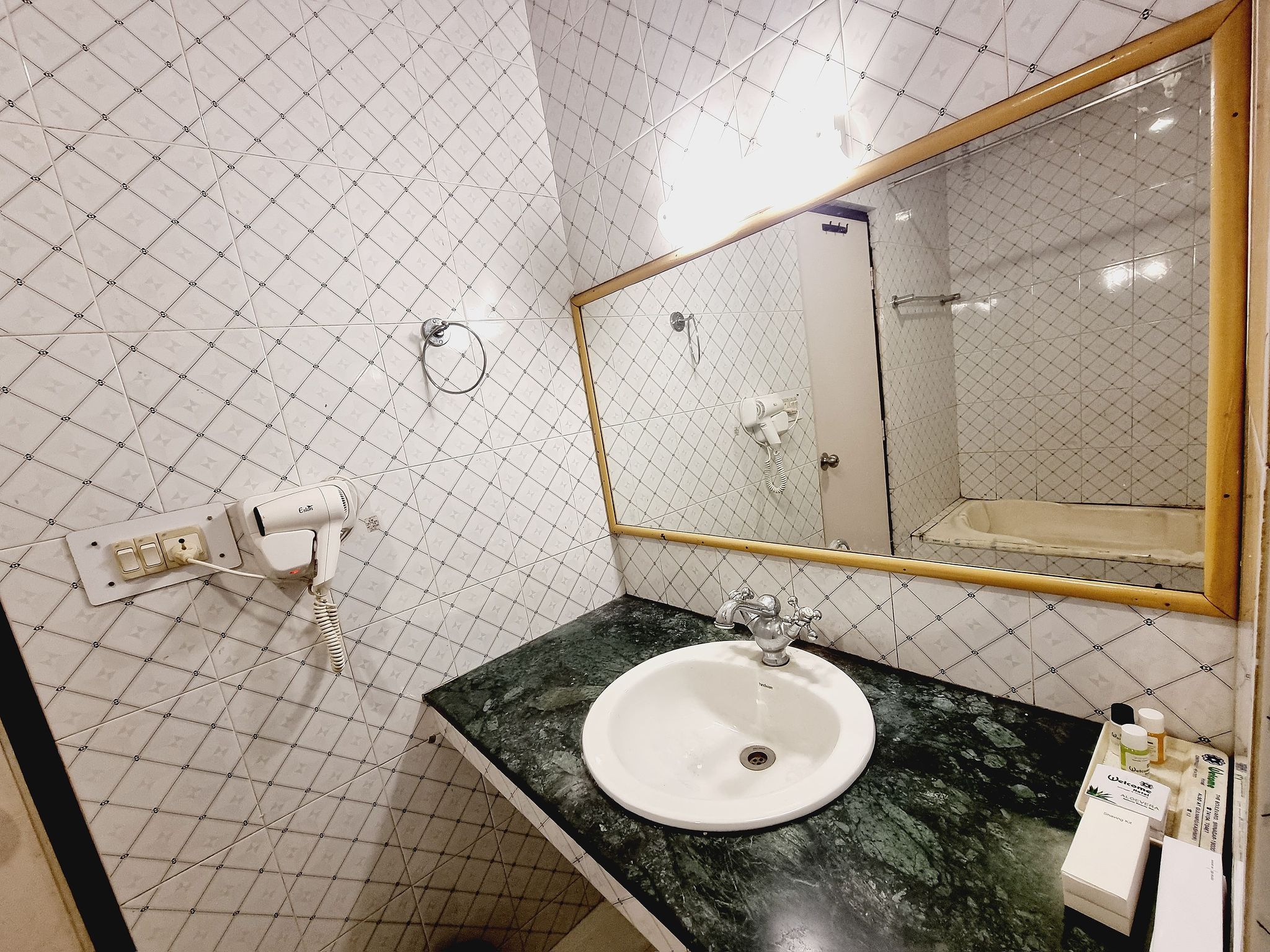 Welcome Hotel Dal Lake Deluxe Room 10