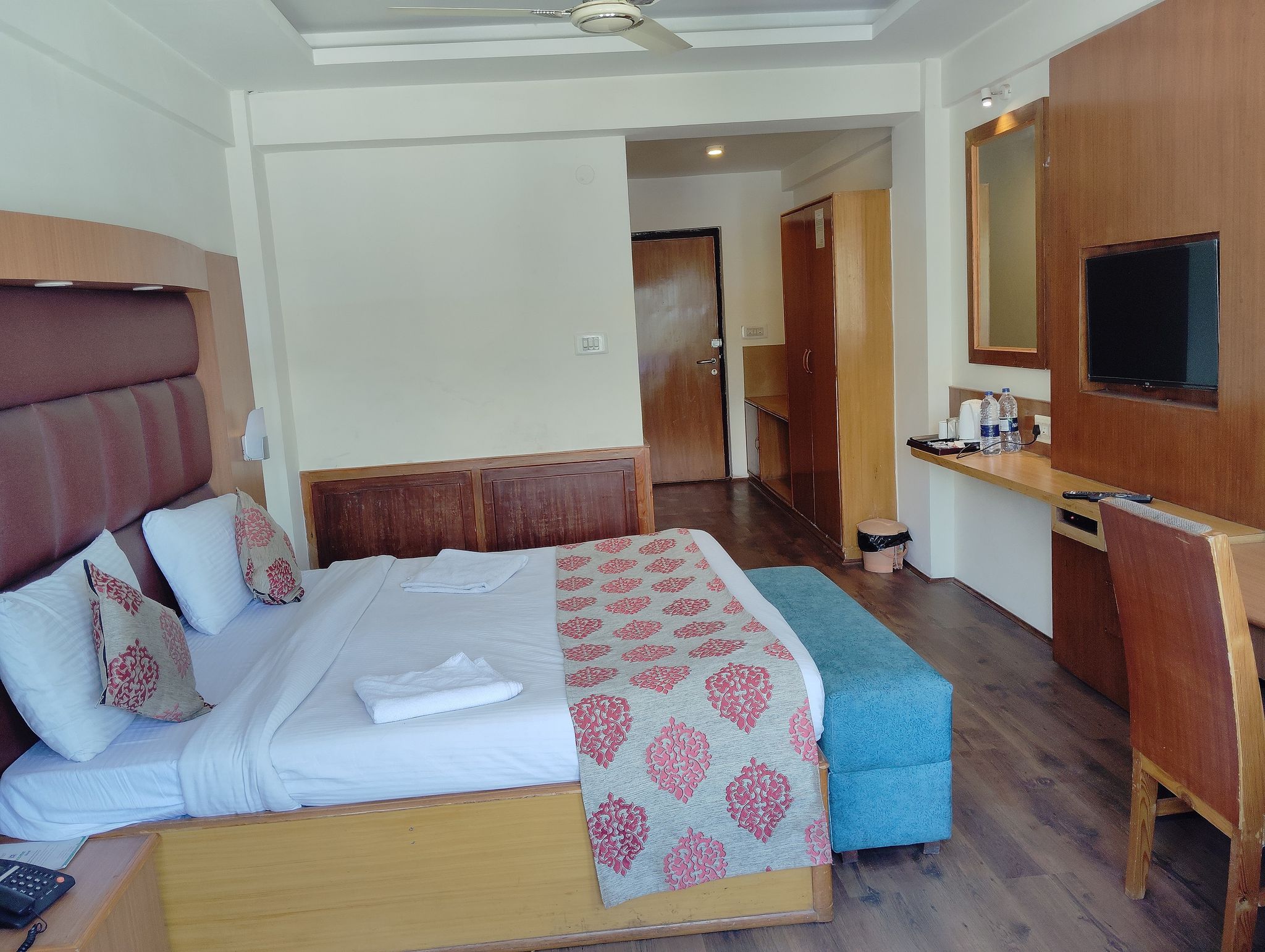 Welcome Hotel Dal Lake Deluxe Room 3