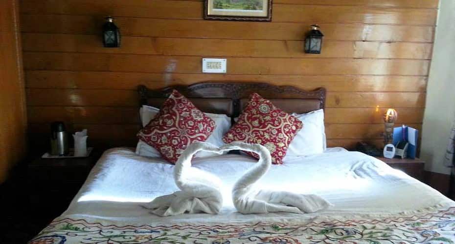 Welcome Hotel Gulmarg Deluxe room  6