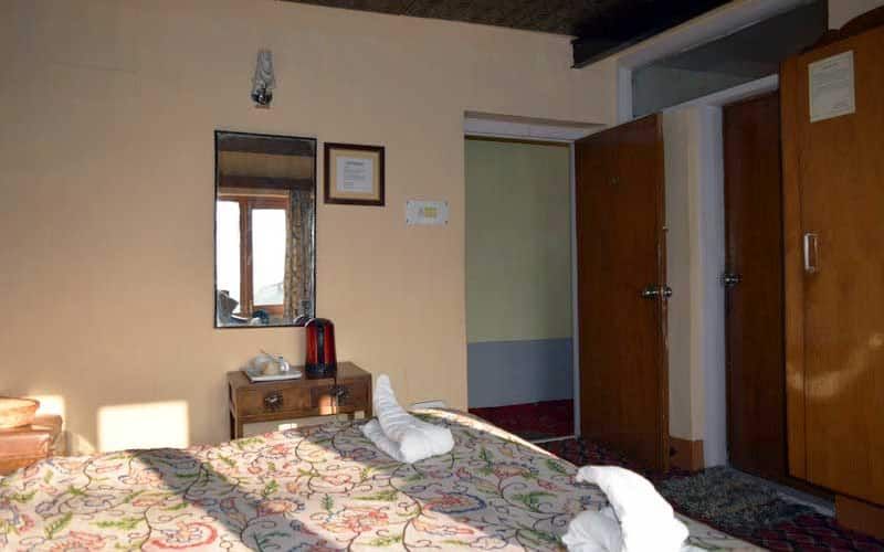 Welcome Hotel Gulmarg Deluxe room  5