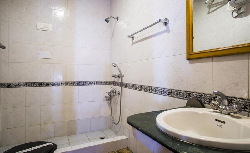 Welcome Hotel Gulmarg (Centrally Heated) Deluxe room  14
