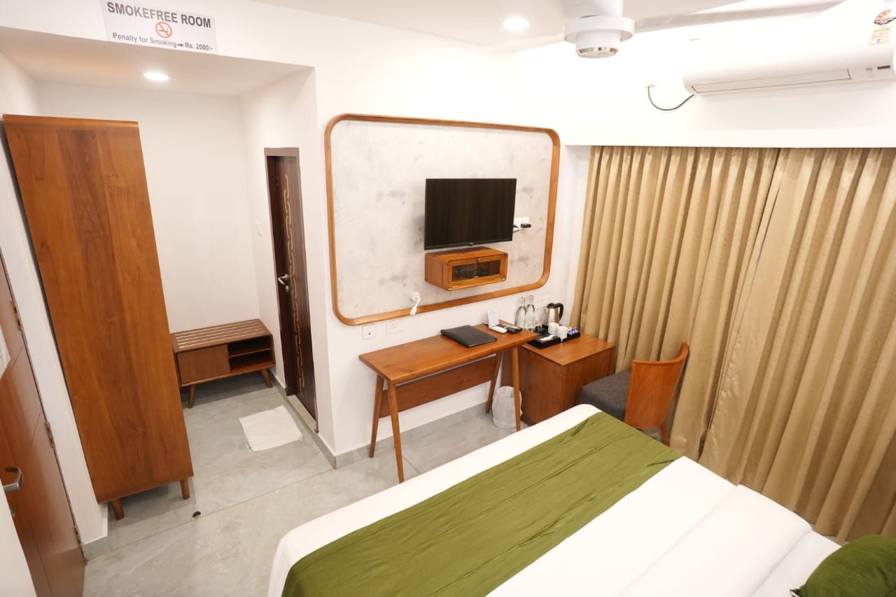Gokulam Park Executive Room 4
