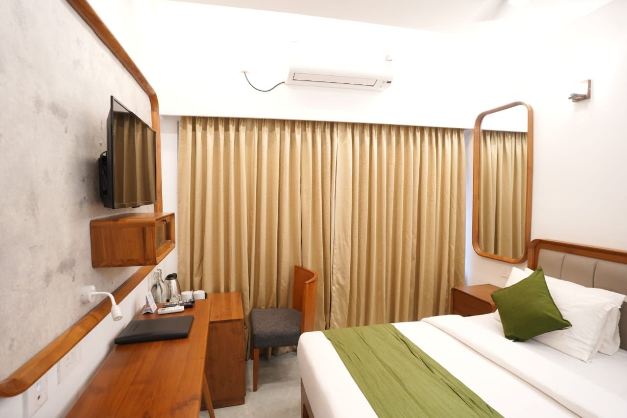 Gokulam Park Executive Room 5
