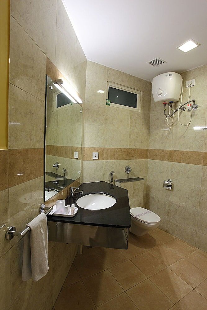 Hotel Dayal Deluxe Double Room 14