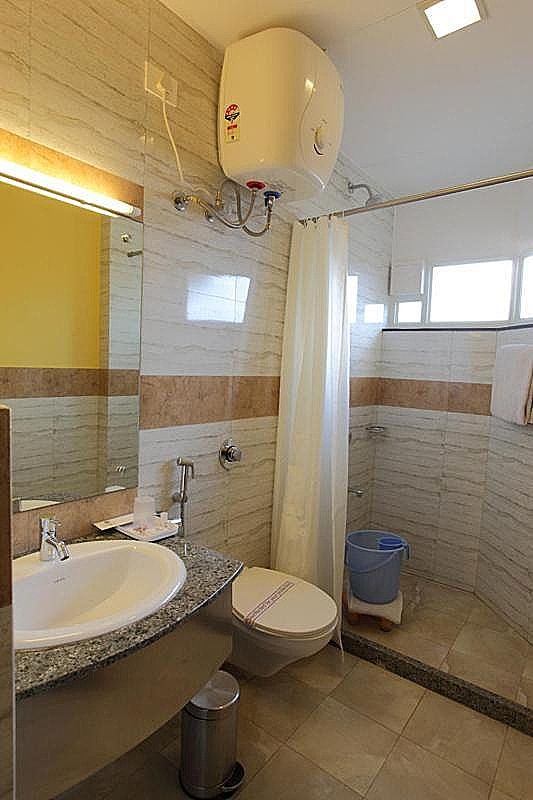 Hotel Dayal Deluxe Double Room 12