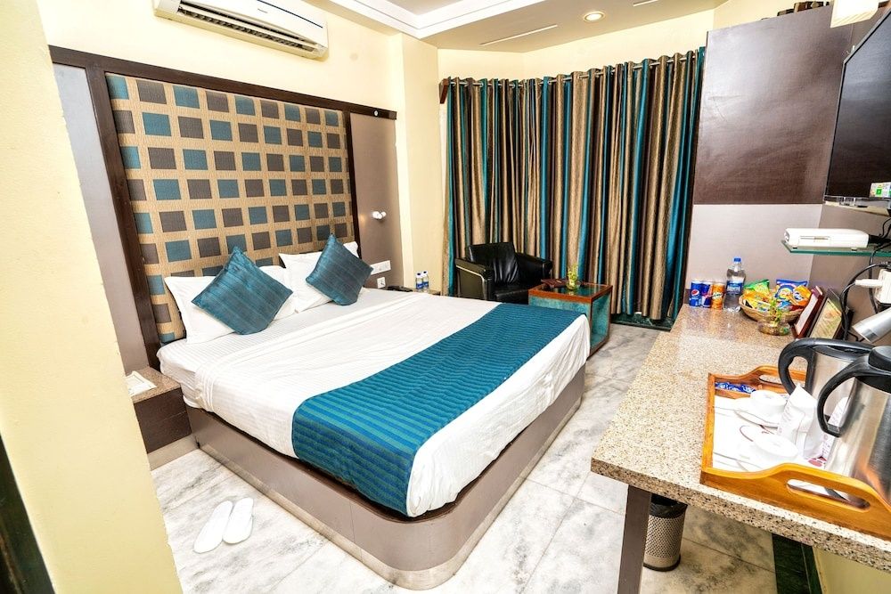 Hotel Dayal Deluxe Double Room 13